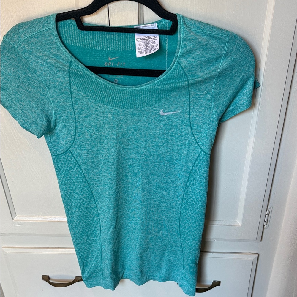 Nike Dri-Fit Women's Aqua Short Sleeve Tee XS